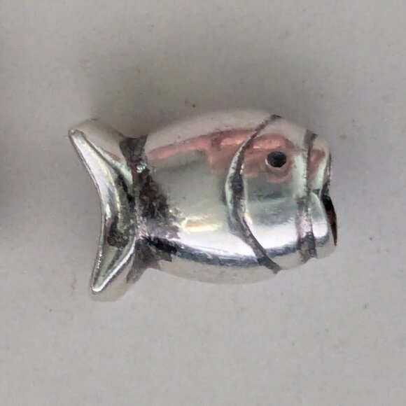 Lot (4) Pandora 925 Sterling Angel, Japanese Peace Sign, Fish, Giraffe Charms - Picture 4 of 11